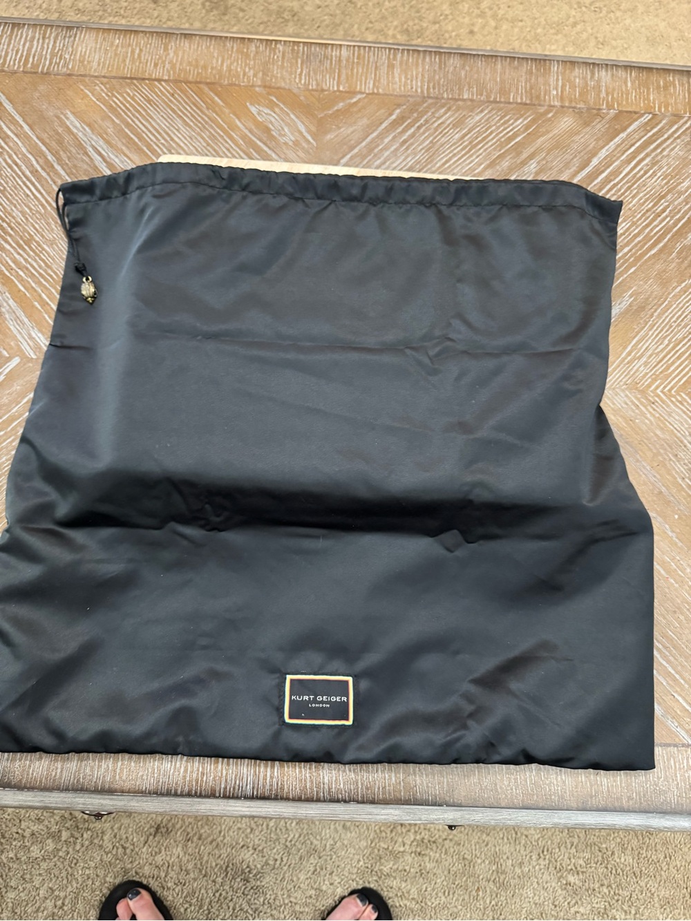 Kurt Geiger London Kew leather bag in black featuring a signature eagle head - Picture 14 of 15